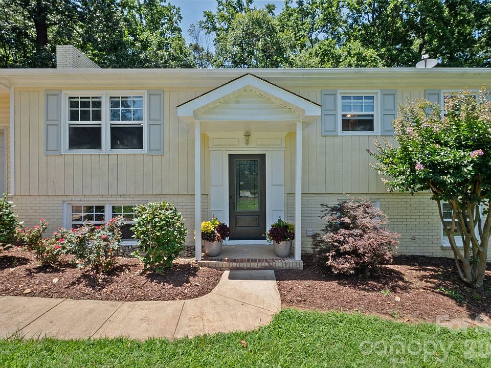 1st image of 137 Hiram Rd