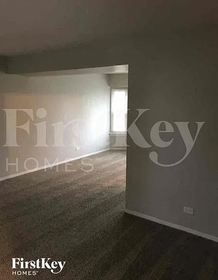 990 Chelsea Ln — Photo 2