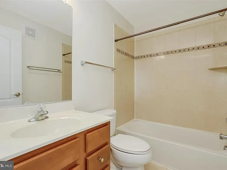 15221 Leicestershire St — Photo 10