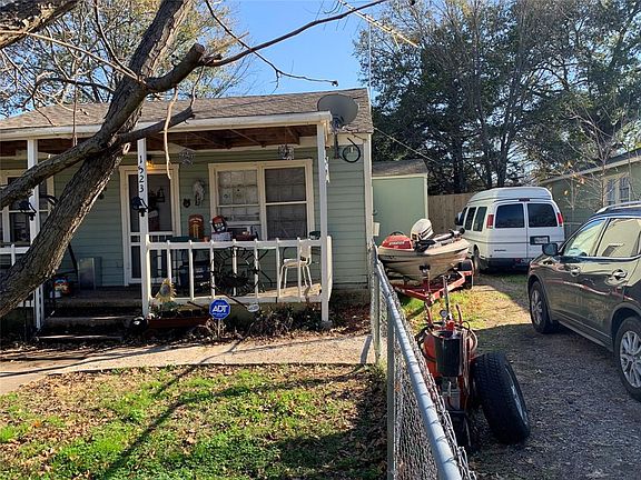 2nd image of 1523 Magnolia Ave