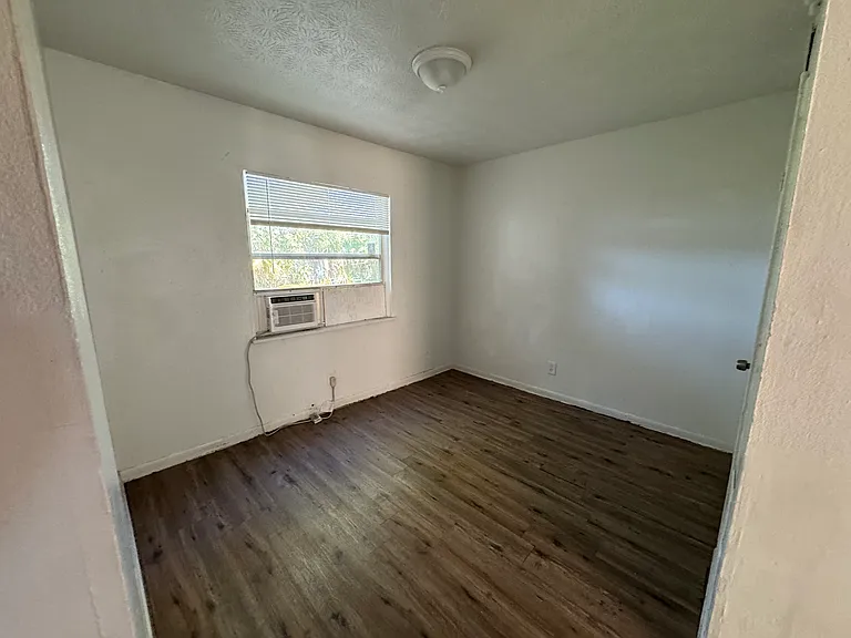 1131 Phelps St — Photo 5