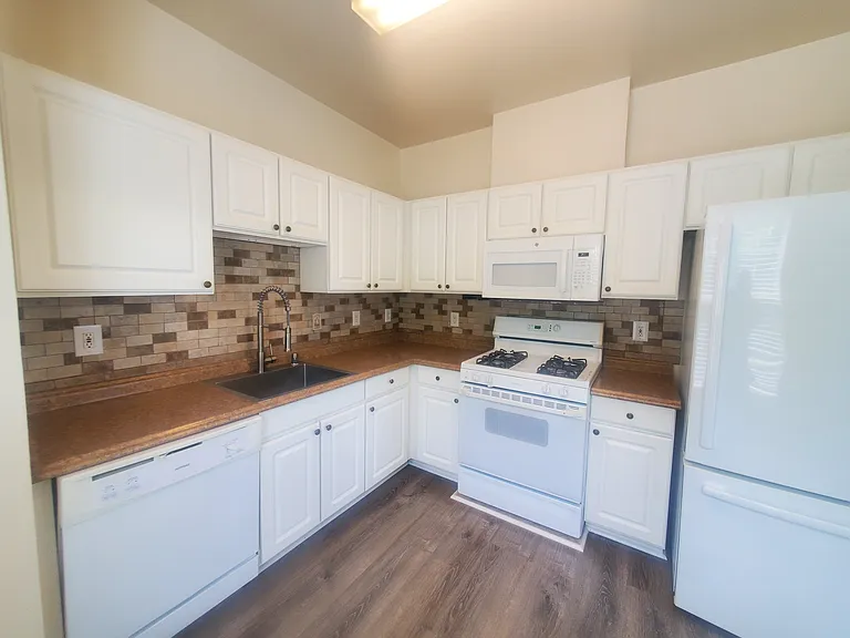 3515 Piney Woods Pl #D202 — Photo 6