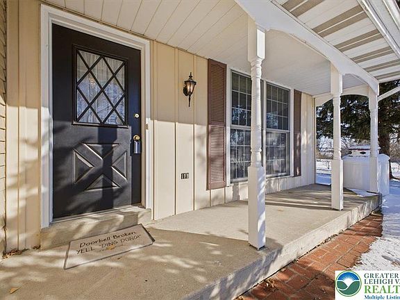 3rd image of 9 Kensington Cir