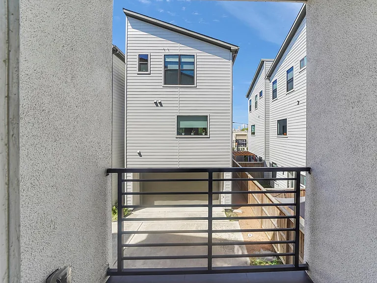 1607 Milby St #B — Photo 3