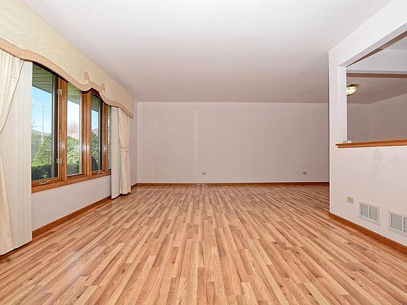 4th image of 17849 Bernard Dr