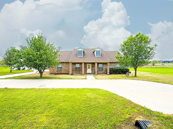 795 Beach Rd, Bowie, TX 76230