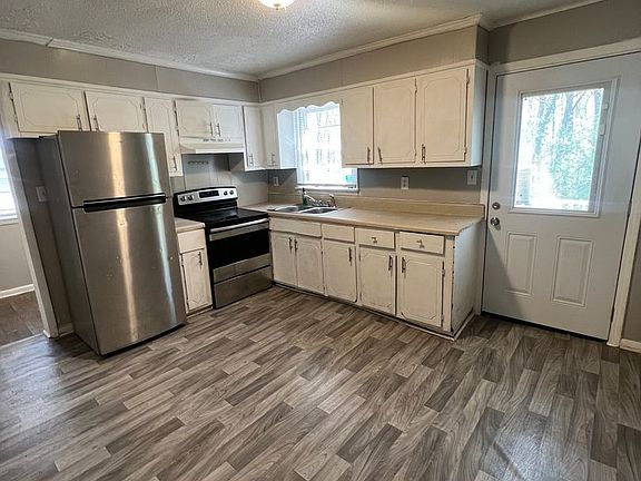 5th image of 2725 Mary Ave