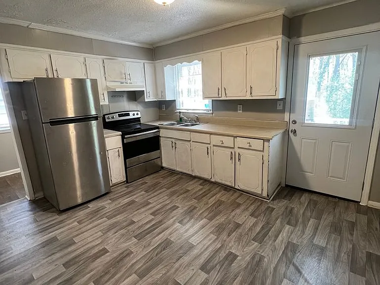 2725 Mary Ave — Photo 9