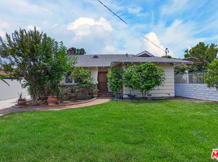 23036 Victory Blvd, Woodland Hills, CA 91367