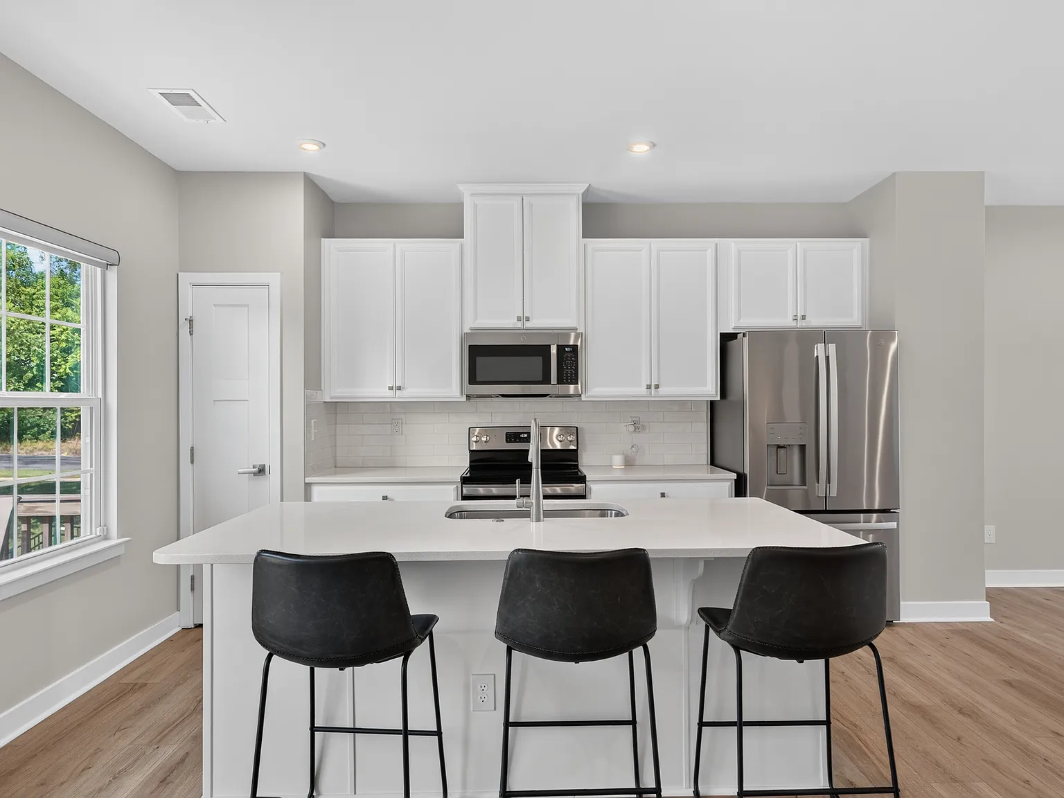 3 bed, 2.5 bath, 1666 sqft, $2,500 — Photo 4