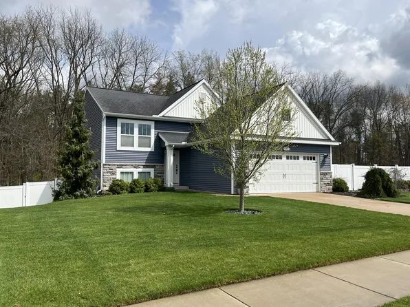 585 Oak Meadow Dr, Middleville, MI 49333