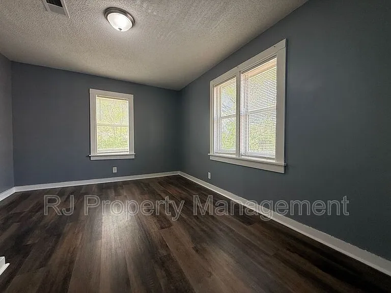 425 Carpenter St — Photo 9