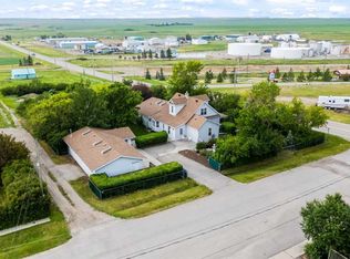 717 W East Rd, Standard, AB T0J3G0