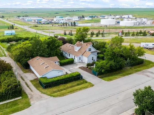 717 W East Rd, Standard, AB T0J 3G0