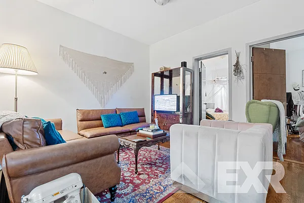 Rented by EXR | media 3