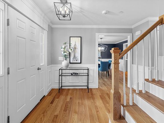 3rd image of 14 Houghton Farm Ln