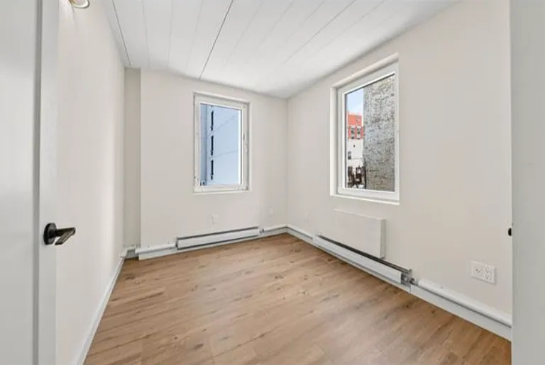 1824 Anthony Ave — Photo 6