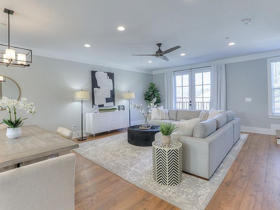 4th image of 3092 Greenwood Cir