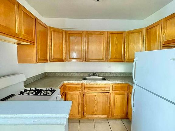 4th image of 1815 E 17th St #6D