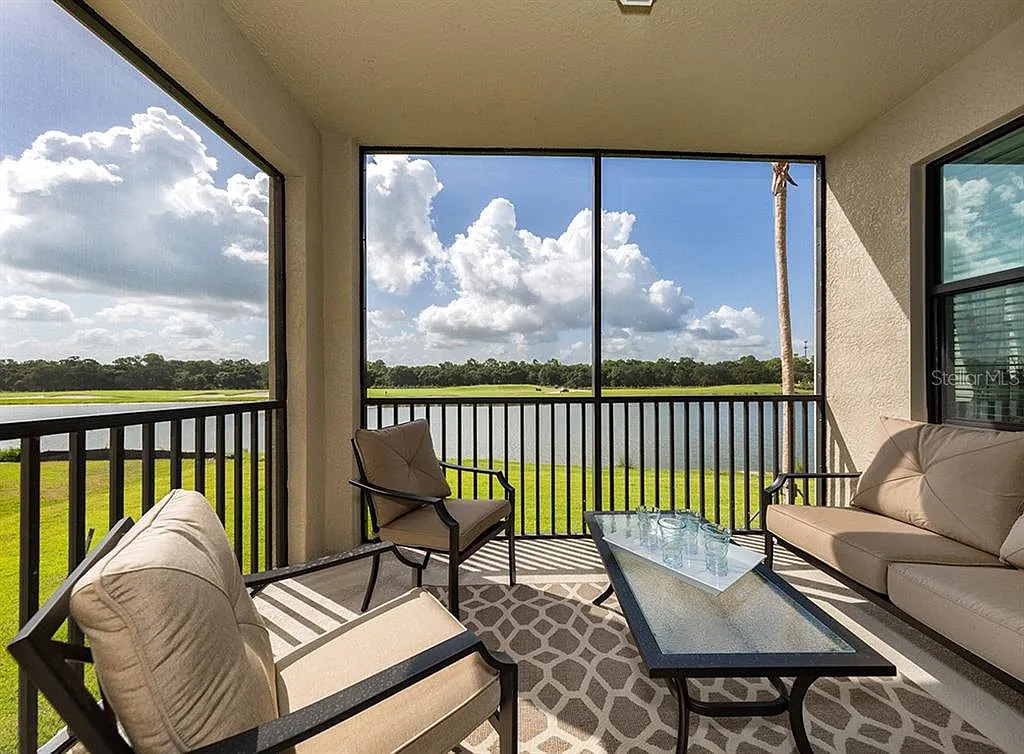 2 bed, 2.0 bath, 1104 sqft, $2,200 — Photo 3