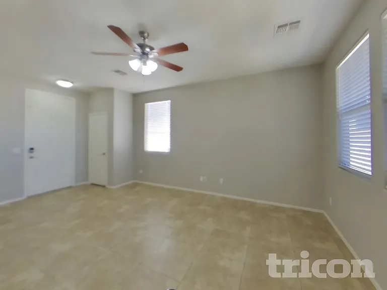 31333 N Cavalier Dr — Photo 5