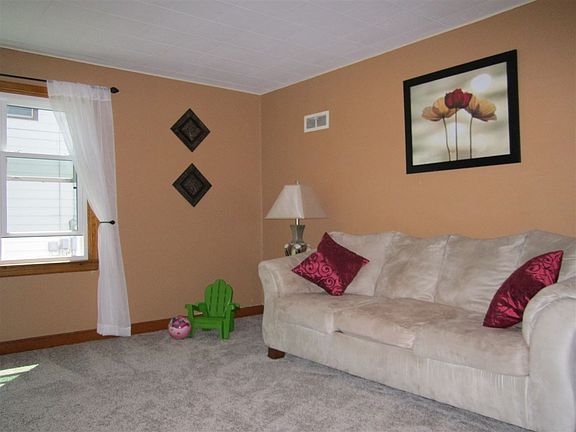 Living room - new carpet