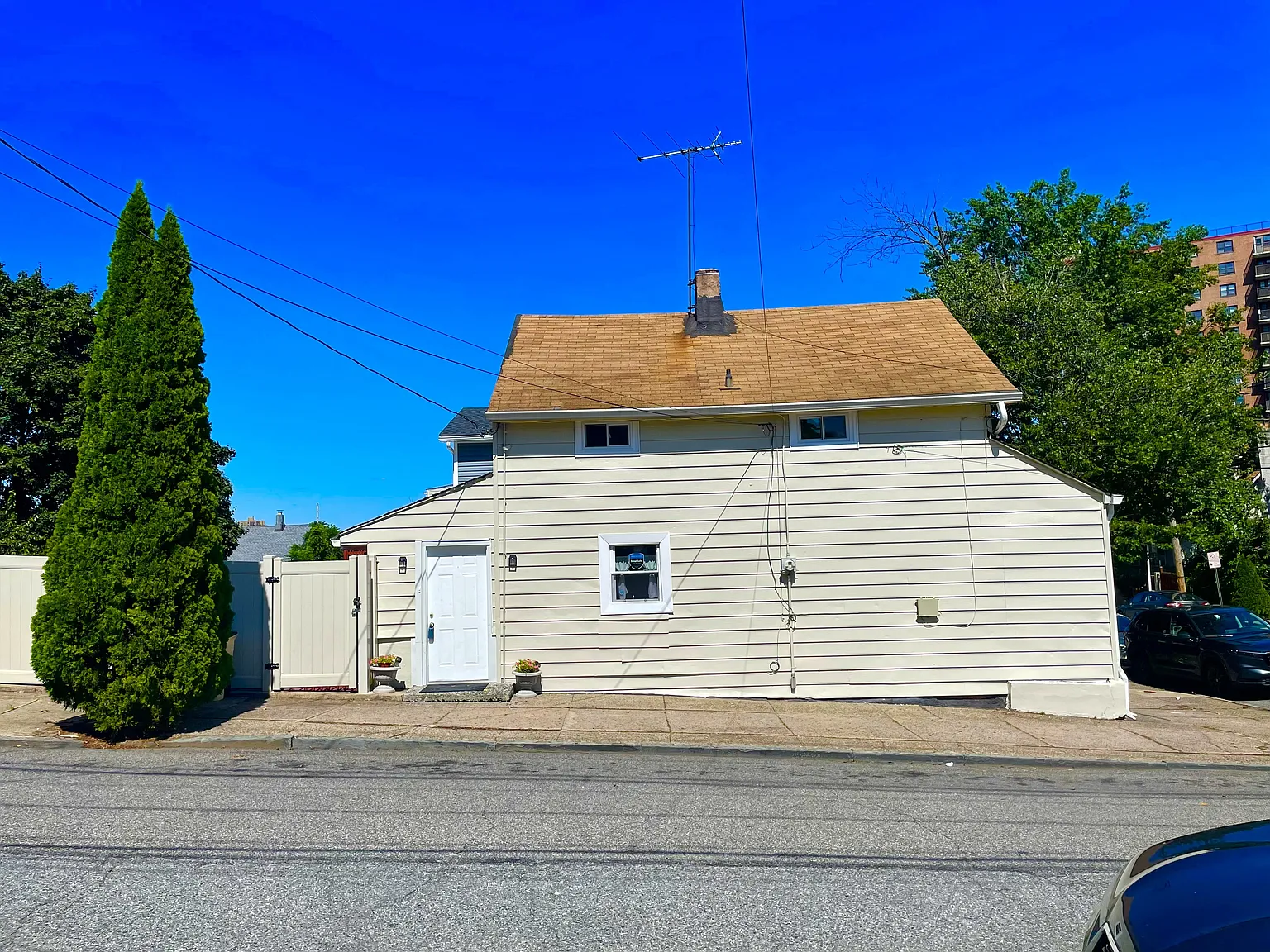 3 bed, 1750 sqft, $3,000 — Photo 3