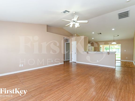 5th image of 2108 NE 15th Pl
