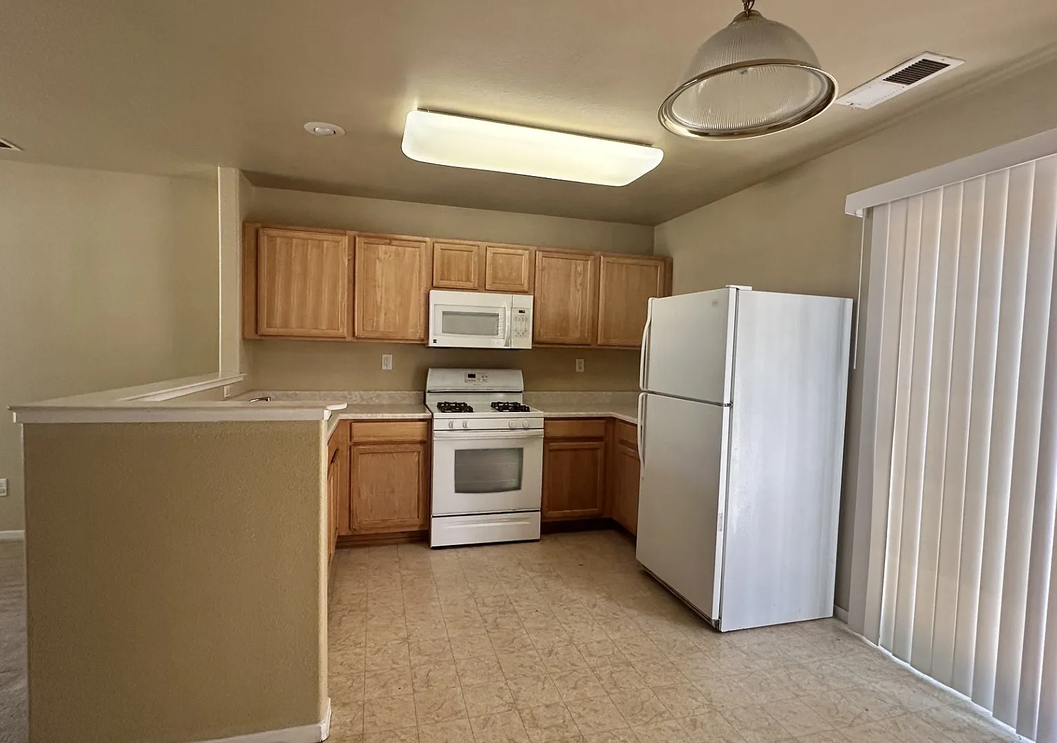 3 bed, 1617 sqft, $1,850 — Photo 1