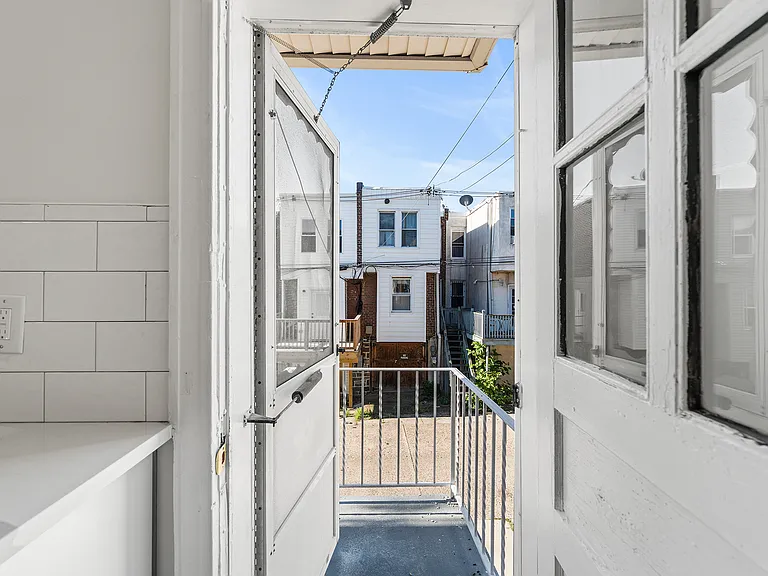 5748 Dunlap St — Photo 15