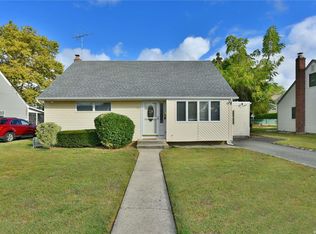 81 Campbell St, New Hyde Park, NY