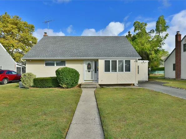 81 Campbell Street, New Hyde Park, NY 11040
