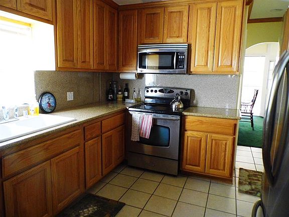 4th image of 1205 Mann Dr