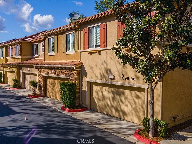 30505 Canyon Hills Dr — Photo 38