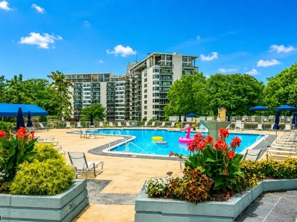 1 Claridge Dr #114, Verona Twp., NJ 07044
