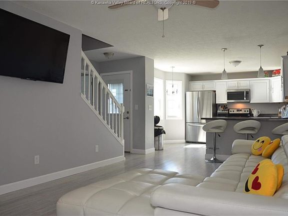 4th image of 87 Seville Dr