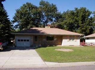 1199 Laurie Rd W, Roseville, MN 55113