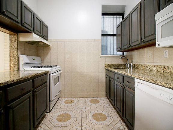 3rd image of 51 W 131st St APT 1D