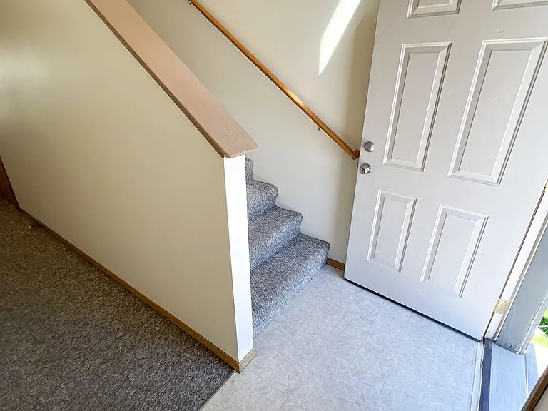 5511 Glenridge Way — Photo 3