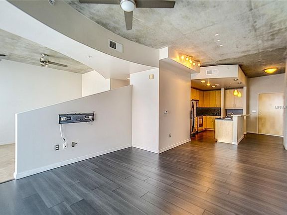 5th image of 155 Court Ave #1710