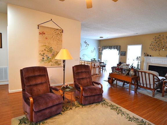 3rd image of 113 Bexley Dr