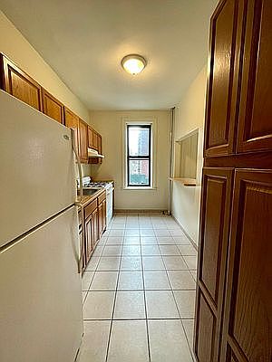 2nd image of 307 Sterling St APT B5