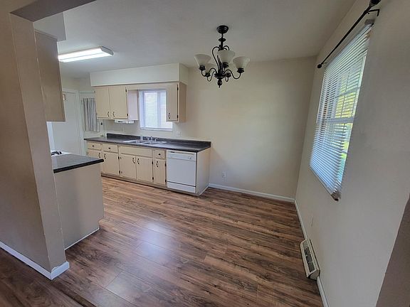 5th image of 953 Fries Ave