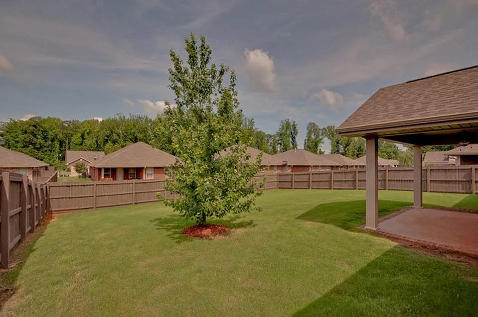 207 Healey Drive — Photo 2
