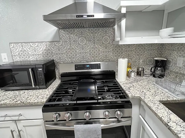 Full Kitchen