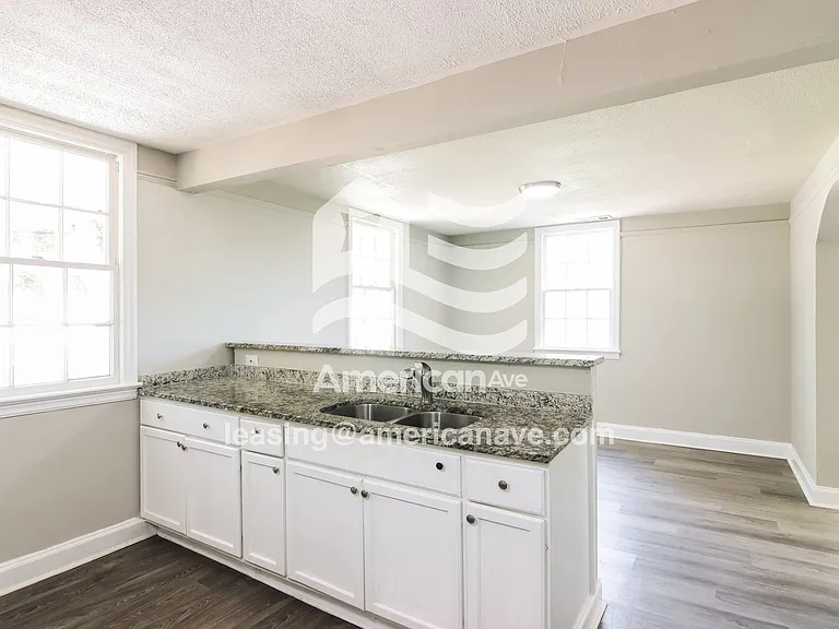 1317710_005_kitchen_6.jpg