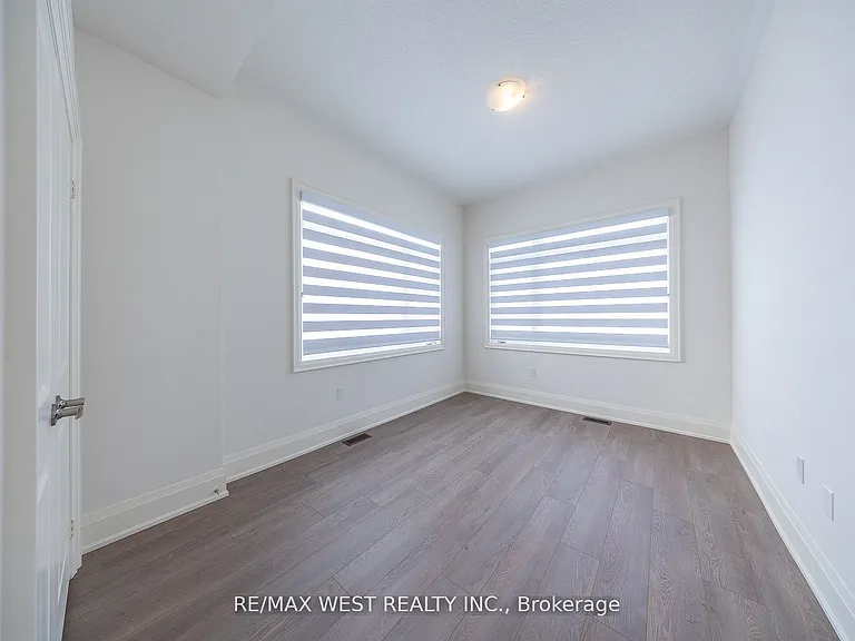 2215 Crystal Dr — Photo 29