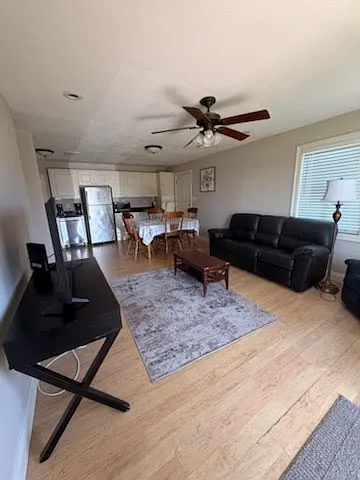 2436 Salmon St — Photo 3