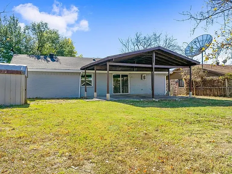 821 E Daugherty Dr — Photo 9