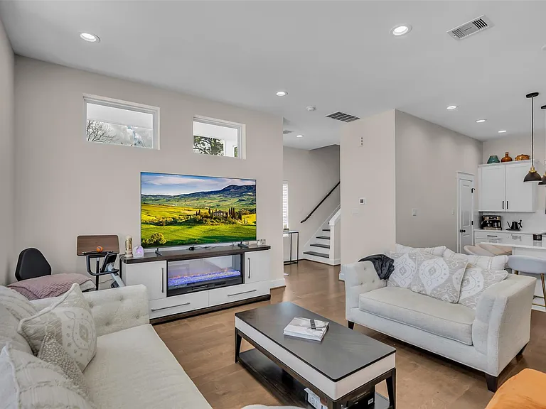 5303 Donovan Gardens Ln — Photo 9